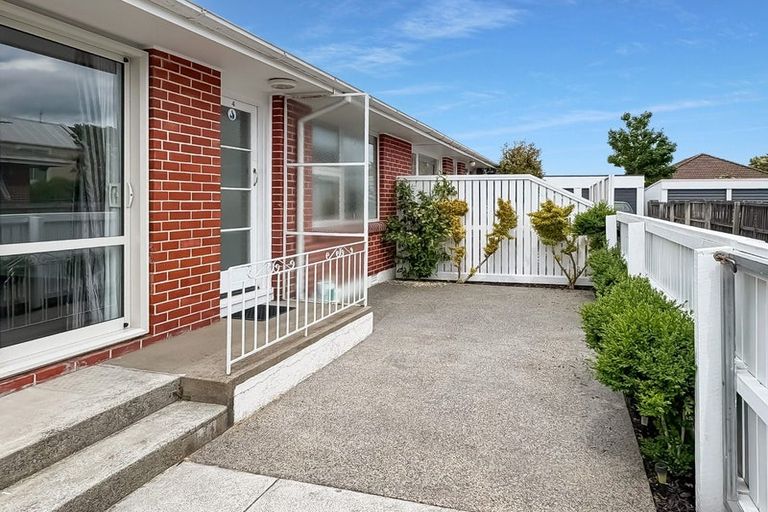 Photo of property in 4/28 Aikmans Road, Merivale, Christchurch, 8014