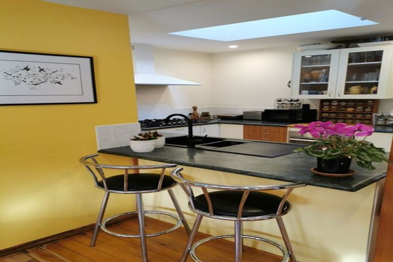 Photo of property in 5 Smith Street, Paekakariki, 5034