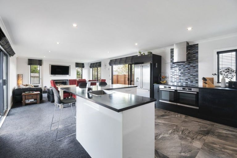 Photo of property in 9 Saint Heliers Grove, Fitzherbert, Palmerston North, 4410