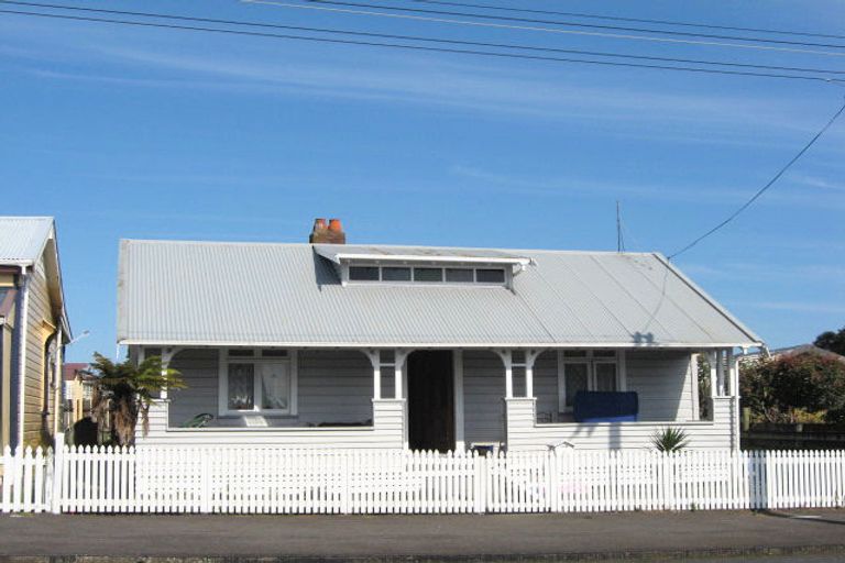 Photo of property in 6 Morley Street, New Plymouth, 4310