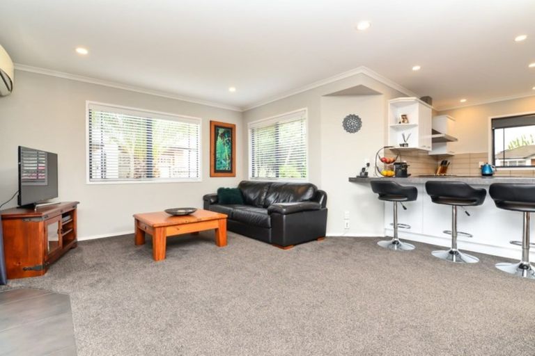 Photo of property in 3 Johnsfield Place, Rototuna, Hamilton, 3210