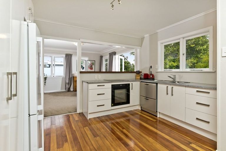 Photo of property in 1/123 Millbrook Road, Sunnyvale, Auckland, 0612