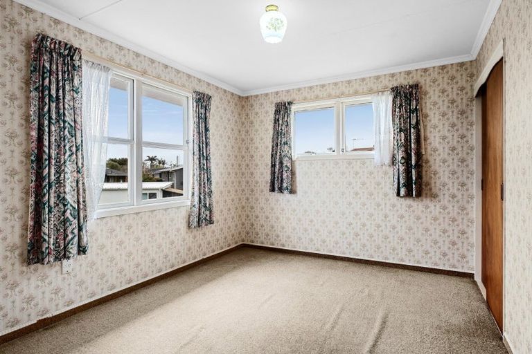 Photo of property in 18 Leon Place, Waitara, 4320