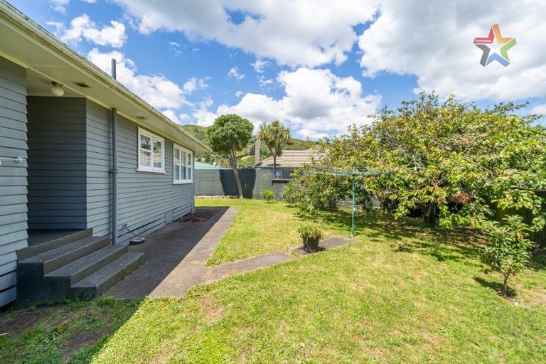 Photo of property in 5 Willow Grove, Wainuiomata, Lower Hutt, 5014
