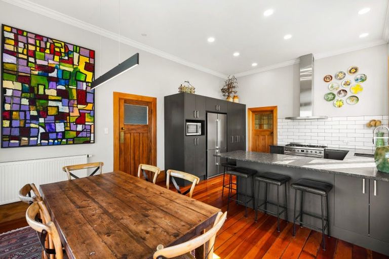 Photo of property in 16 Brewster Street, Bluff Hill, Napier, 4110