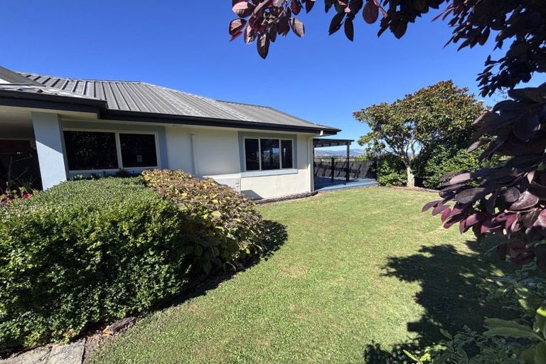 Photo of property in 6 Kea Place, Fitzherbert, Palmerston North, 4410