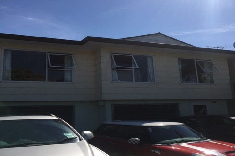 Photo of property in 16 Leaming Place, Clarks Beach, 2122