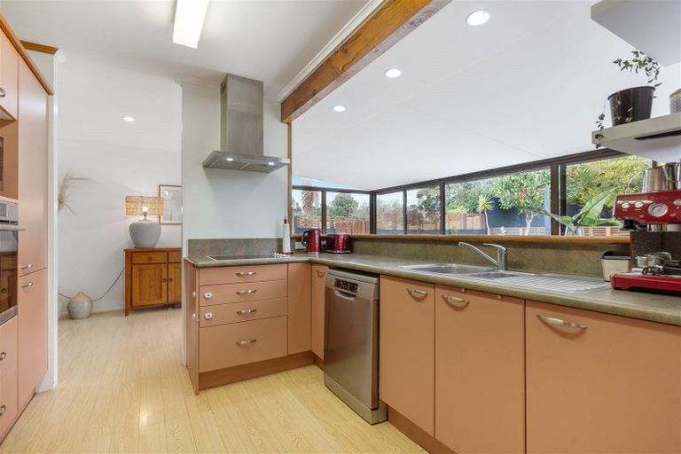 Photo of property in 62 Hellyers Street, Birkdale, Auckland, 0626