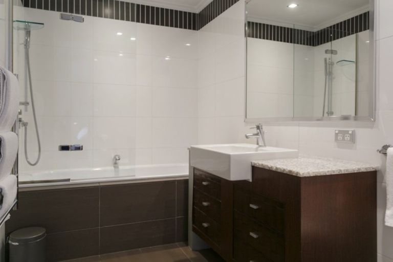 Photo of property in 3/225 Lake Terrace, Waipahihi, Taupo, 3330