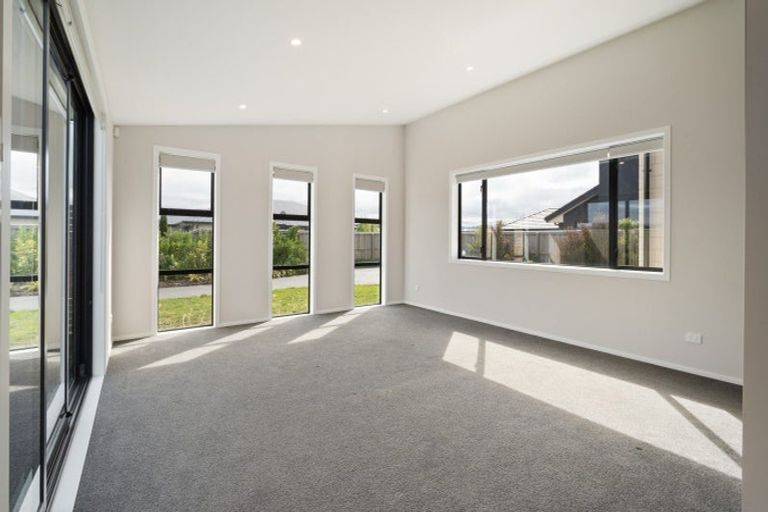 Photo of property in 22 Deans Place, Amberley, 7410