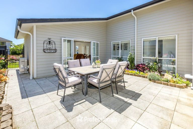 Photo of property in 13 Somerby Mews, Silverstream, Upper Hutt, 5019