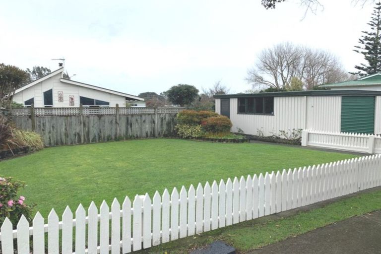 Photo of property in 12 Sarten Street, Waitara, 4320