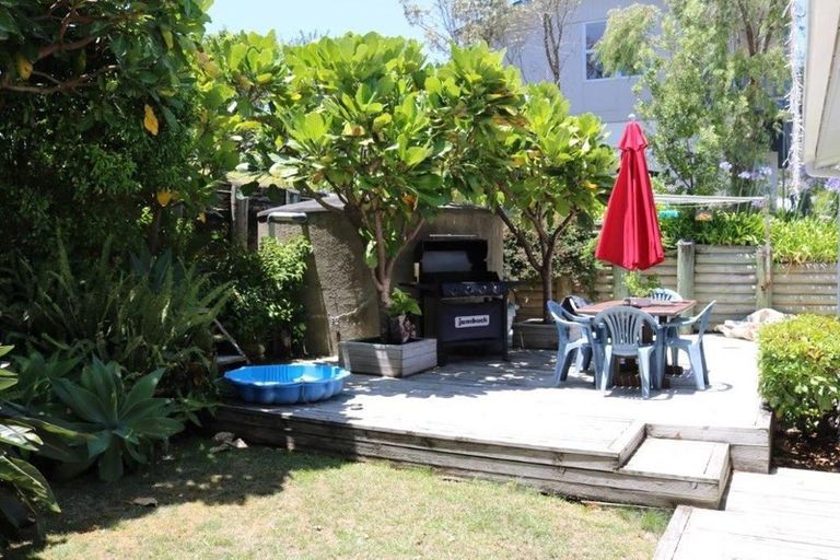 Photo of property in 18 Rewa Place, Russell, 0202