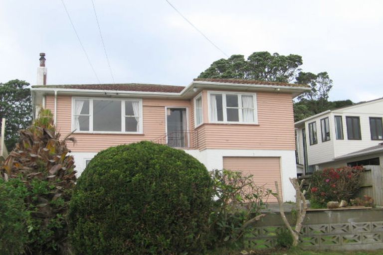 Photo of property in 35 Tarawera Road, Johnsonville, Wellington, 6037