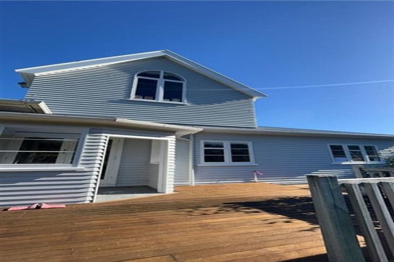 Photo of property in 41 Farm Road, Northland, Wellington, 6012