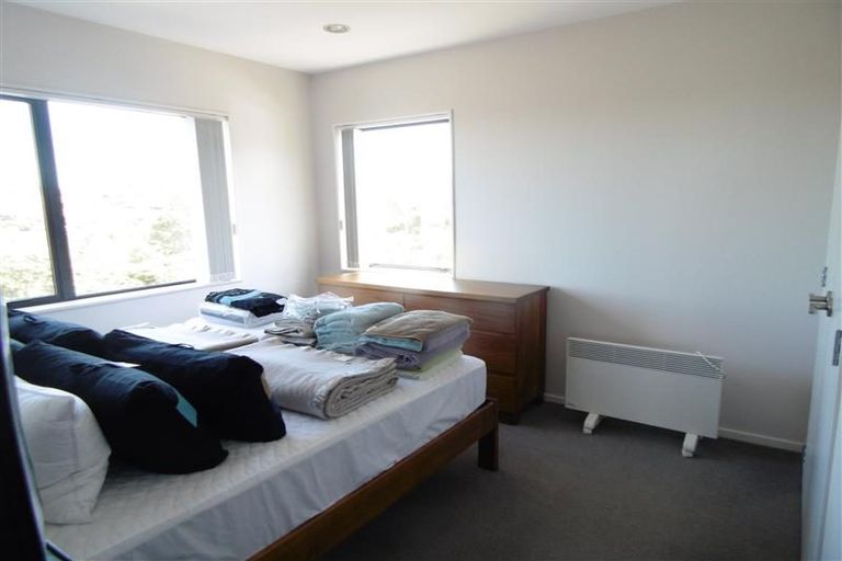 Photo of property in 11 Baker Street, Fairview Heights, Auckland, 0632