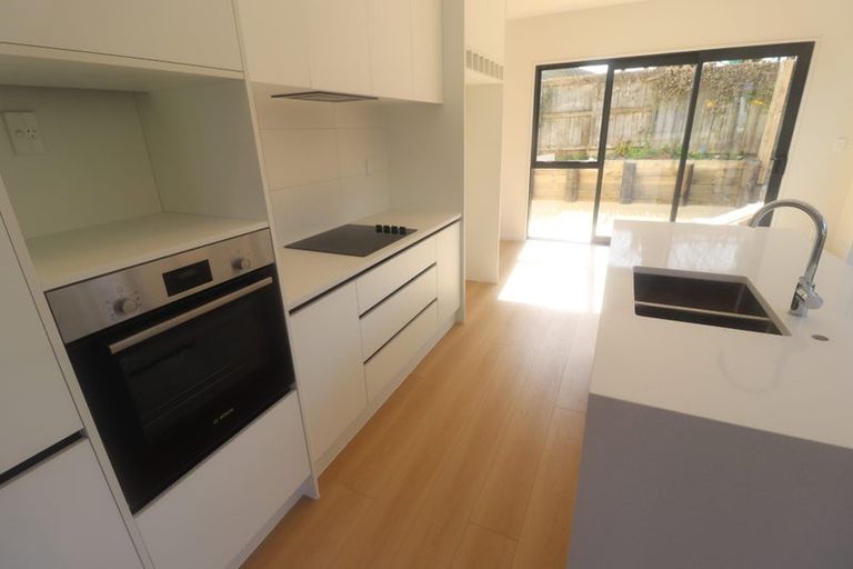 Photo of property in 1 Ngatoa Place, Glenfield, Auckland, 0629