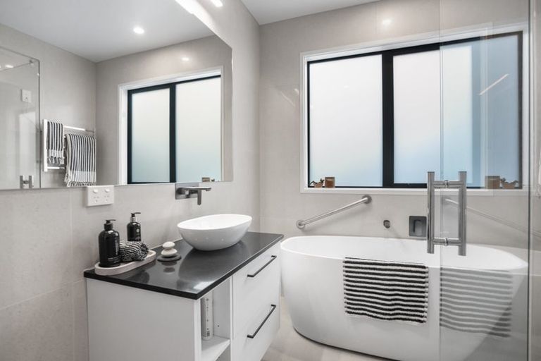 Photo of property in 15 Lynette Place, Pauanui, 3579