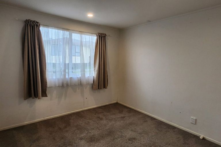 Photo of property in 1/5 Myna Place, Weymouth, Auckland, 2103