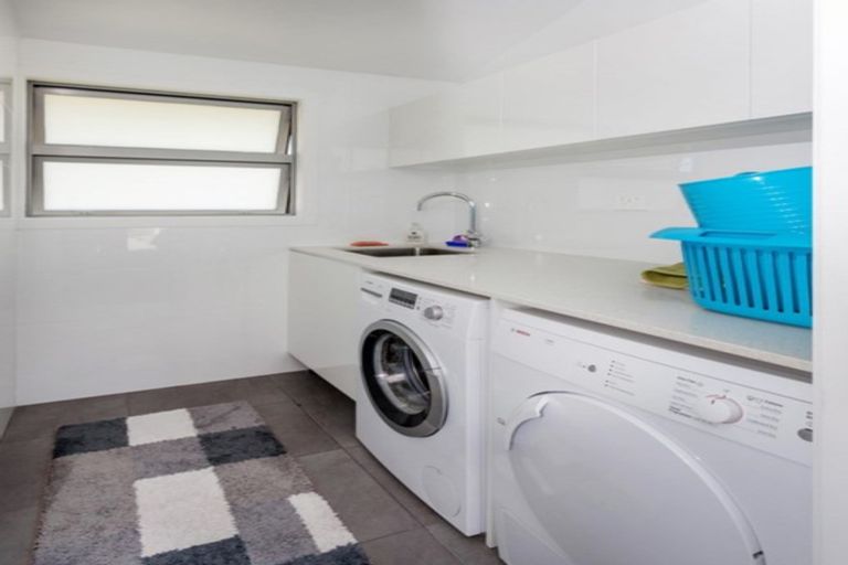 Photo of property in 100 Riverview Road, Whangamata, 3620