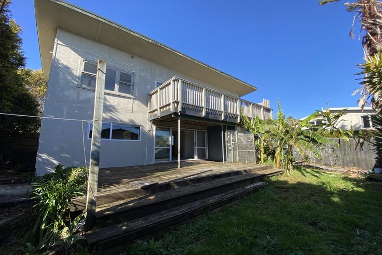 Photo of property in 1412 Whangaparaoa Road, Army Bay, Whangaparaoa, 0930