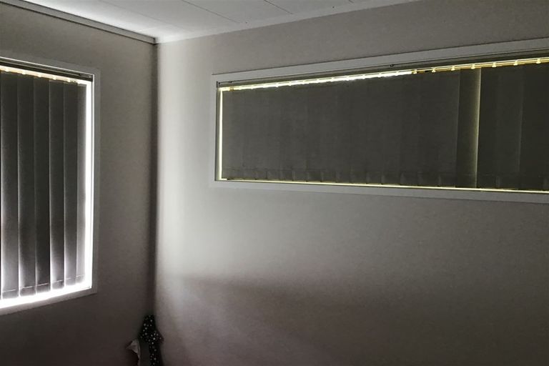 Photo of property in 1 Sandrine Avenue, Clover Park, Auckland, 2019