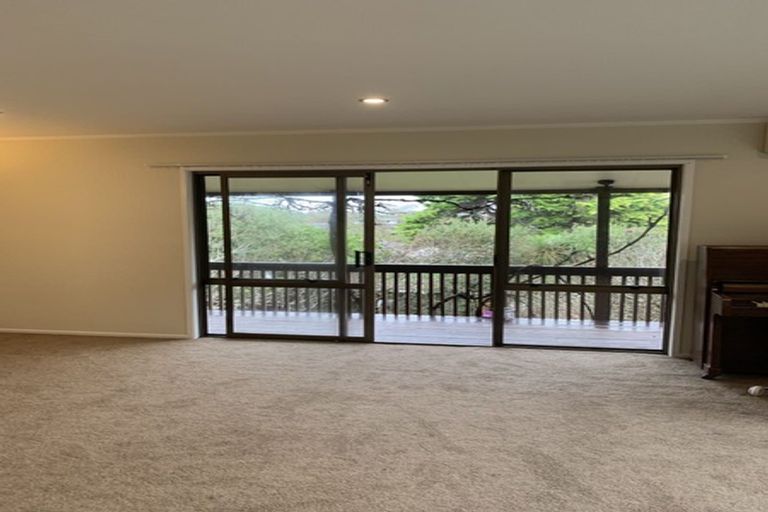 Photo of property in 15 Kingsclere Place, Goodwood Heights, Auckland, 2105