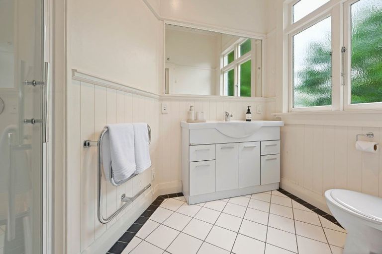 Photo of property in 35 Thackeray Street, Hamilton Lake, Hamilton, 3204