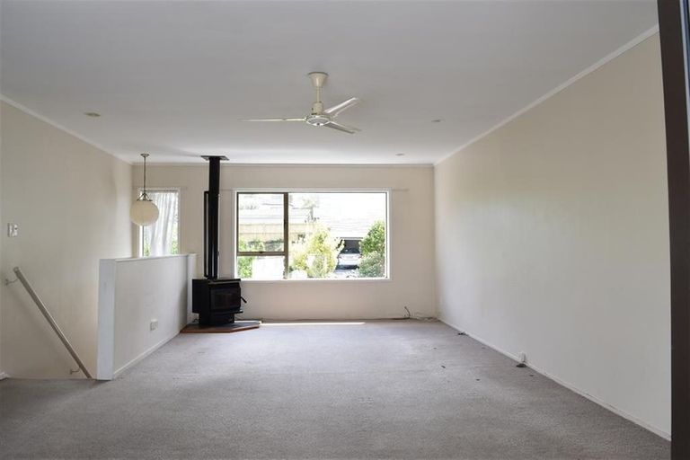 Photo of property in 2/27 Knightsbridge Drive, Forrest Hill, Auckland, 0620