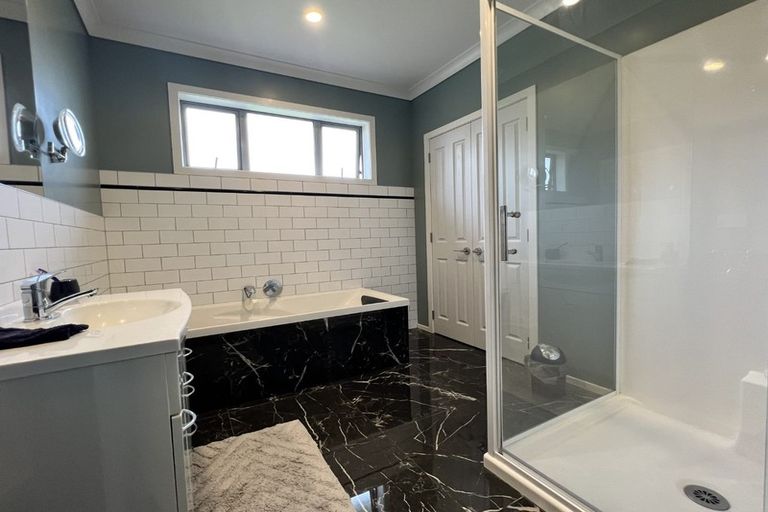 Photo of property in 3-9 Seddon Street, Waikanae, 5036