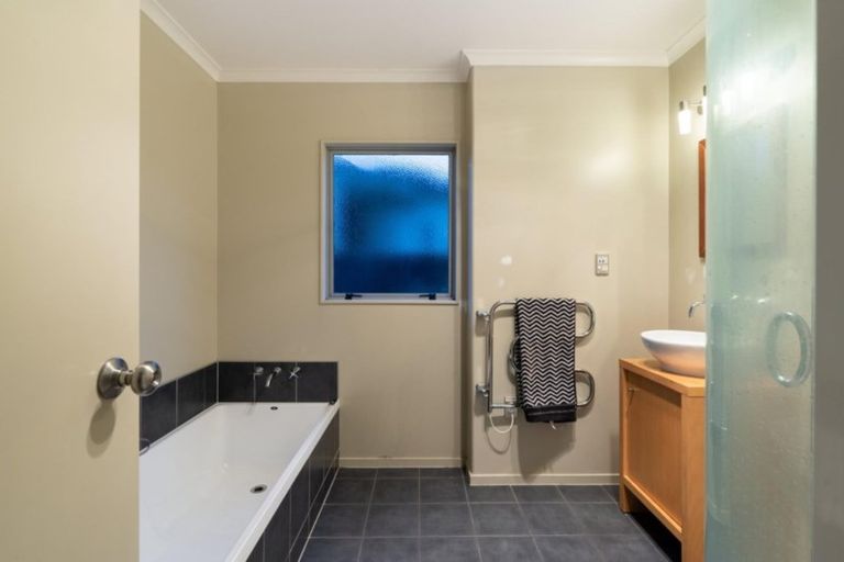 Photo of property in 28 Oreti Crescent, Papamoa Beach, Papamoa, 3118