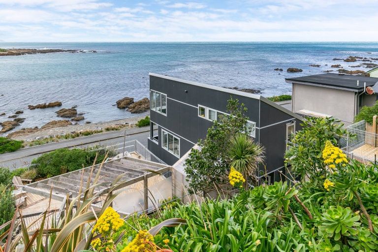 Photo of property in 100 Owhiro Bay Parade, Owhiro Bay, Wellington, 6023