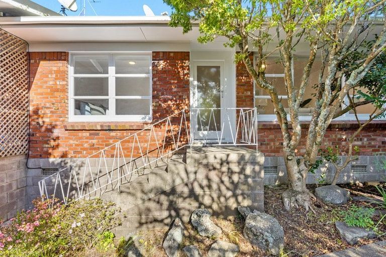 Photo of property in 2/22 Margaret Place, Milford, Auckland, 0620