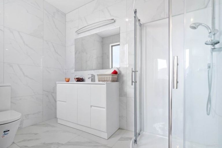 Photo of property in 16 Parton Road, Pukekohe, 2120