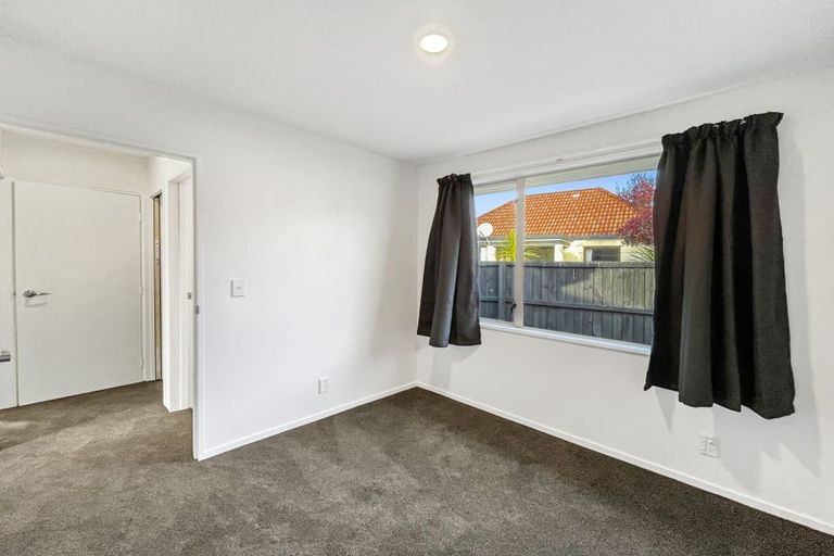 Photo of property in 3/2 Broadbent Street, Riccarton, Christchurch, 8041