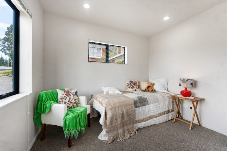 Photo of property in 2a Sycamore Drive, Sunnynook, Auckland, 0620