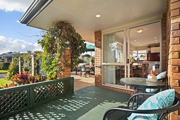 Photo of property in 11 Charles Miller Court, Clarks Beach, 2122