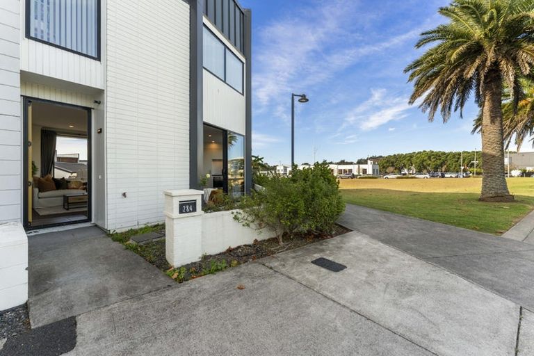 Photo of property in 284 Hobsonville Point Road, Hobsonville, Auckland, 0616