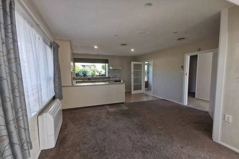 Photo of property in 2/11 Manor Place, Bryndwr, Christchurch, 8053