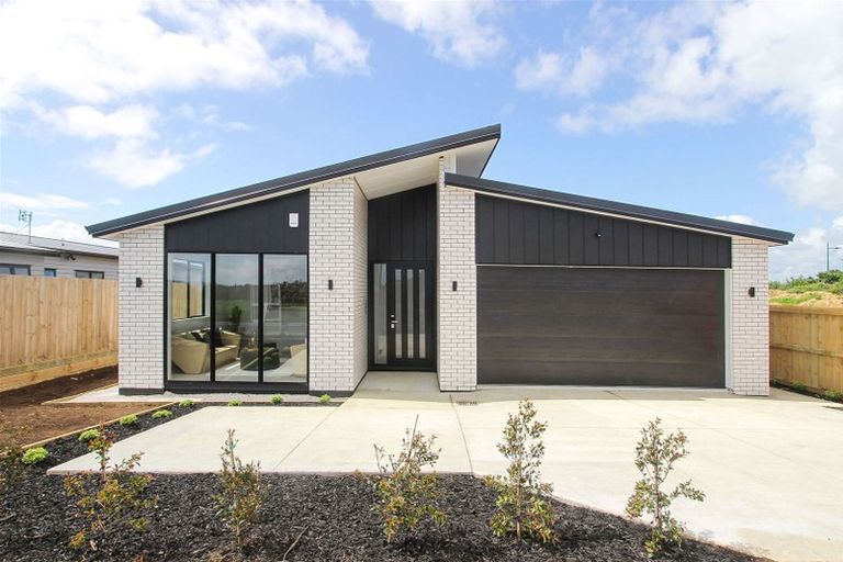 Photo of property in 65 Clarks Beach Road, Clarks Beach, 2122