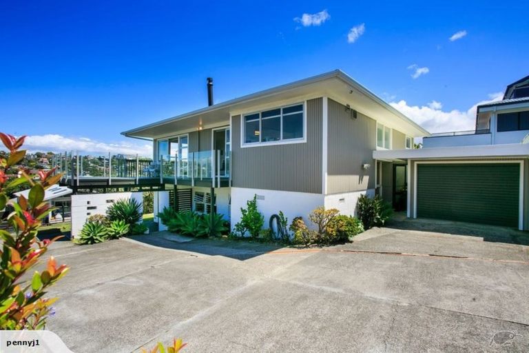 Photo of property in 2/33 Hyde Road, Rothesay Bay, Auckland, 0630