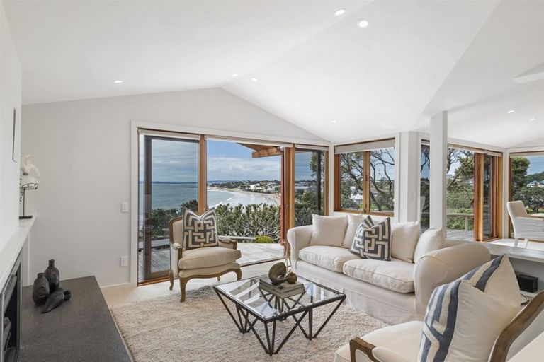 Photo of property in 1/3 Beach Road, Northcote Point, Auckland, 0627