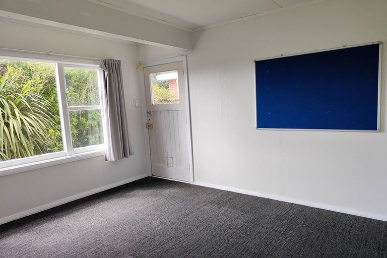 Photo of property in 16a Donald Crescent, Karori, Wellington, 6012