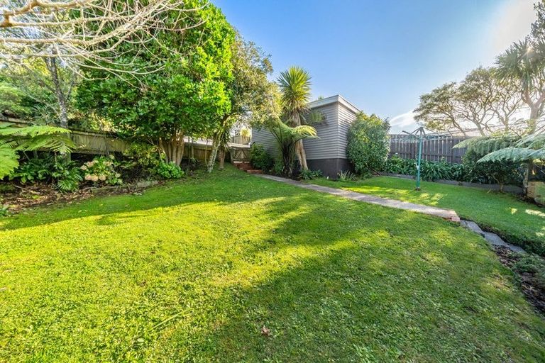 Photo of property in 11 Terawhiti Terrace, Karori, Wellington, 6012