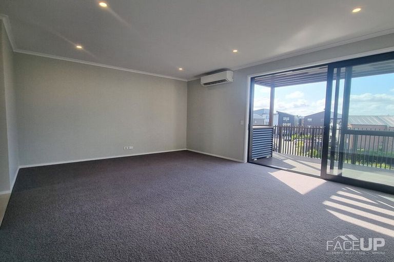 Photo of property in 2/1 Ko Roa Lane, Hobsonville, Auckland, 0616