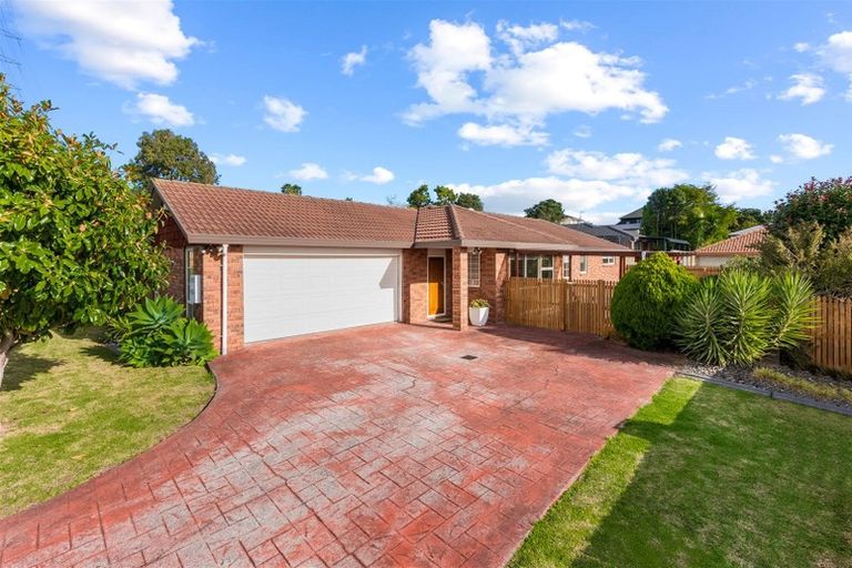 Photo of property in 15 Mt Lebanon Crescent, The Gardens, Auckland, 2105