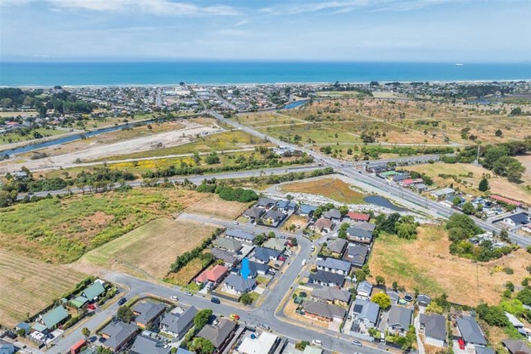 Photo of property in 24 Farnborough Street, Aranui, Christchurch, 8061