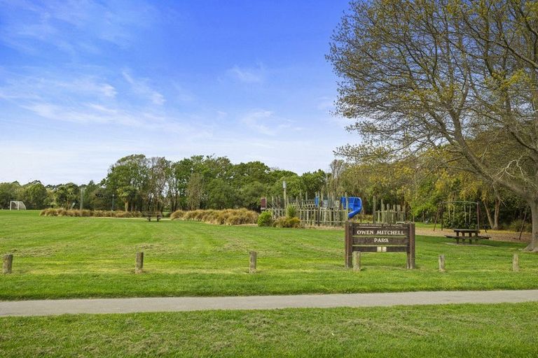 Photo of property in 2 Clipper Place, Redwood, Christchurch, 8051