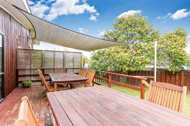 Photo of property in 21 St Catherine Crescent, West Harbour, Auckland, 0618