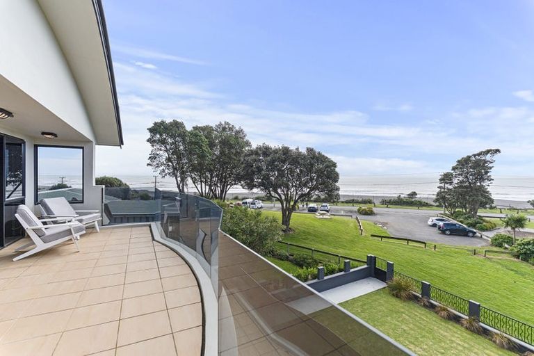 Photo of property in 1 Arden Place, Oakura, 4314